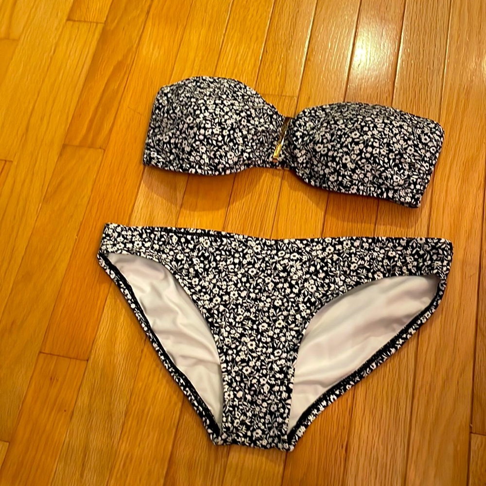 Black and white flower swim suit set